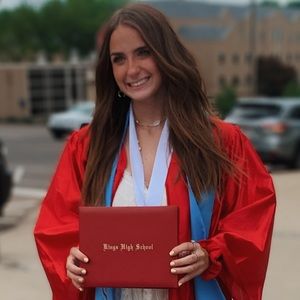 Meet your Posher, Davia